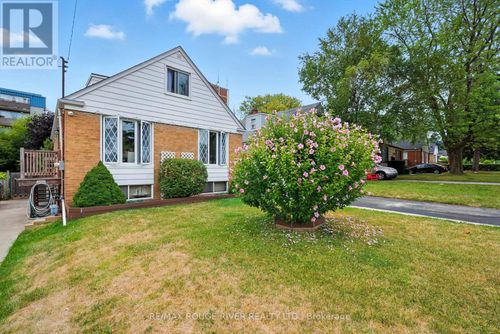 51 Elfreda Boulevard, Toronto (Clairlea-Birchmount), ON, M1L4L5 | Card Image