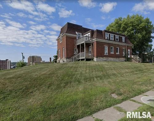 620 N Perry St, Davenport, IA, 52803-5572 | Card Image