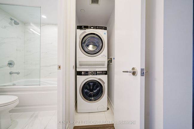 1506 - 219 Dundas St E, Condo with 2 bedrooms, 1 bathrooms and null parking in Toronto ON | Image 23