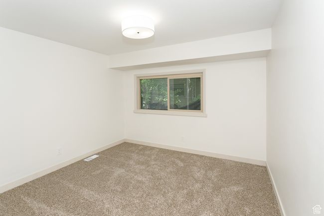 Spare room with carpet floors and baseboards | Image 5