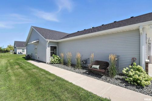 141 Beacon Harbor Cir, East Moline, IL, 61244-1470 | Card Image