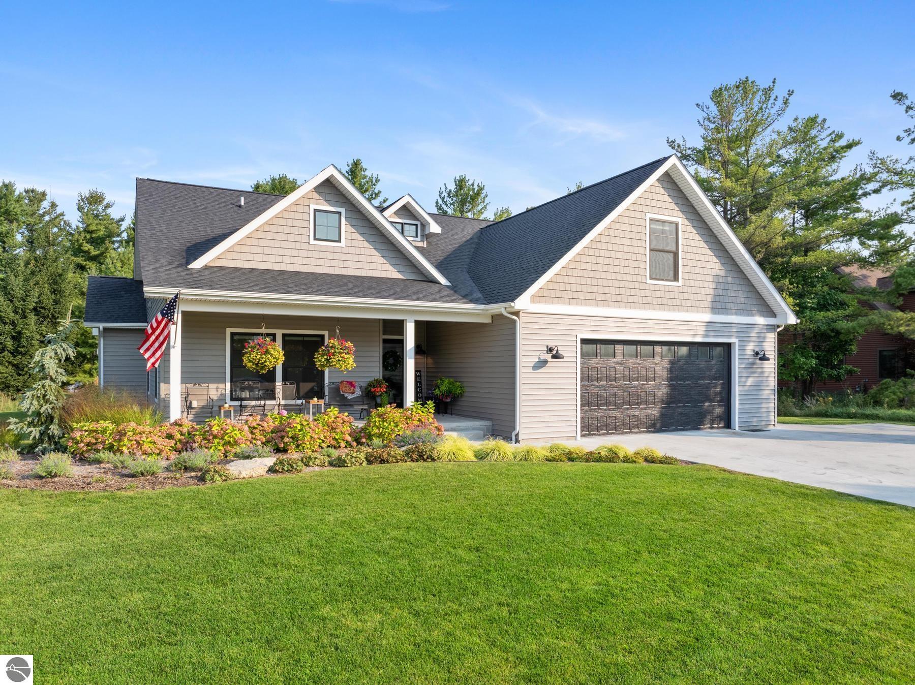 Whippoorwill Ln, Charlevoix, MI 49720