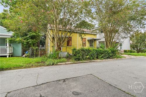 1004 Wolf St, savannah, GA, 31401-6157 | Card Image