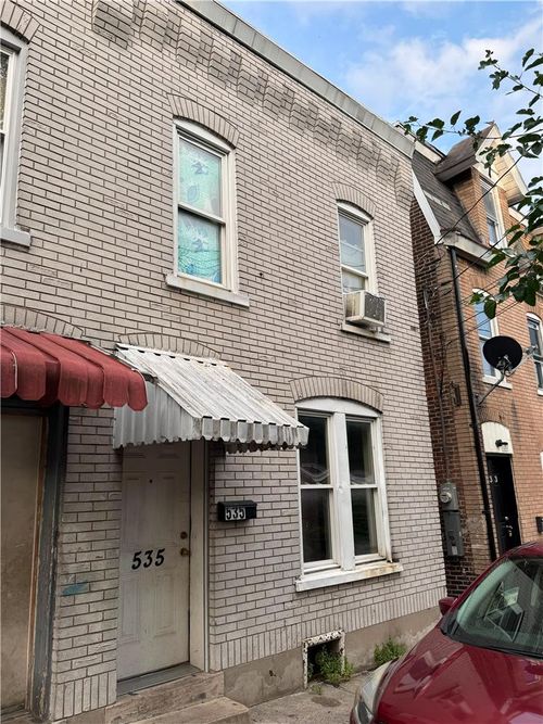 535 Elliger St, Allentown, PA, 18102-2559 | Card Image