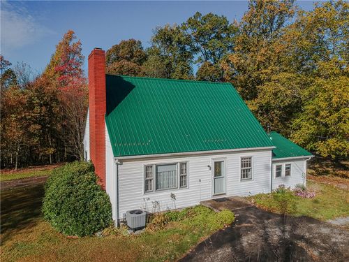 138 Lynnwood Dr, Fombell, PA, 16123-1612 | Card Image