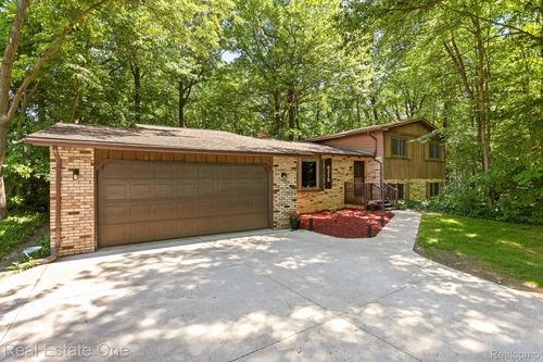 6218 Sturgeon Creek Pkwy, Midland, MI, 48640-2276 | Card Image