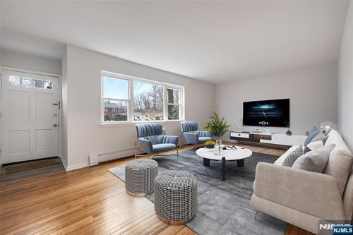 121 Regency Park, Ramsey, NJ, 07446 | Card Image