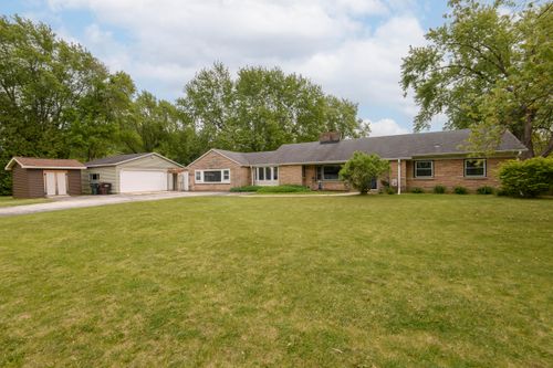13715 W Cardinal Pkwy, New Berlin, WI, 53151-3121 | Card Image