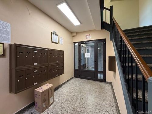 apt-6p-52 65th Pl, Maspeth, NY, 11378-1316 | Card Image