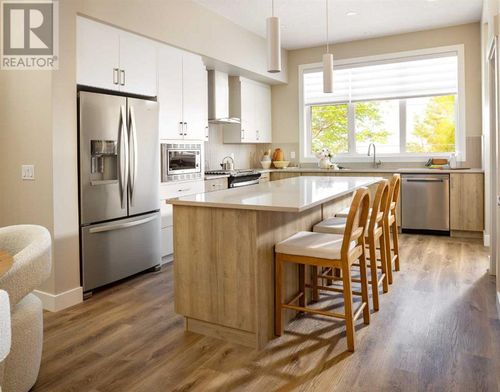15 Magnolia Rise Se, Calgary, AB, T3M2W4 | Card Image