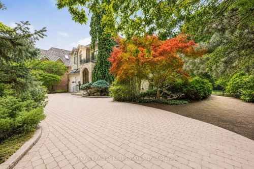 1 Knightswood Rd, North York, ON, M4N2G9 | Card Image