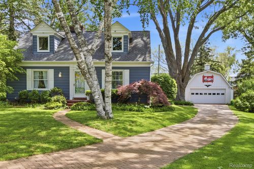 85 Hill Circle Dr, Waterford, MI, 48328-3223 | Card Image