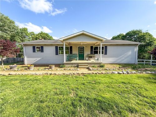 152 Mountaineer Dr, Kittanning, PA, 16201-7560 | Card Image
