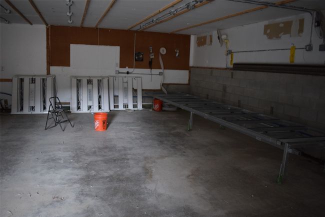 Garage and concrete block wall | Image 84