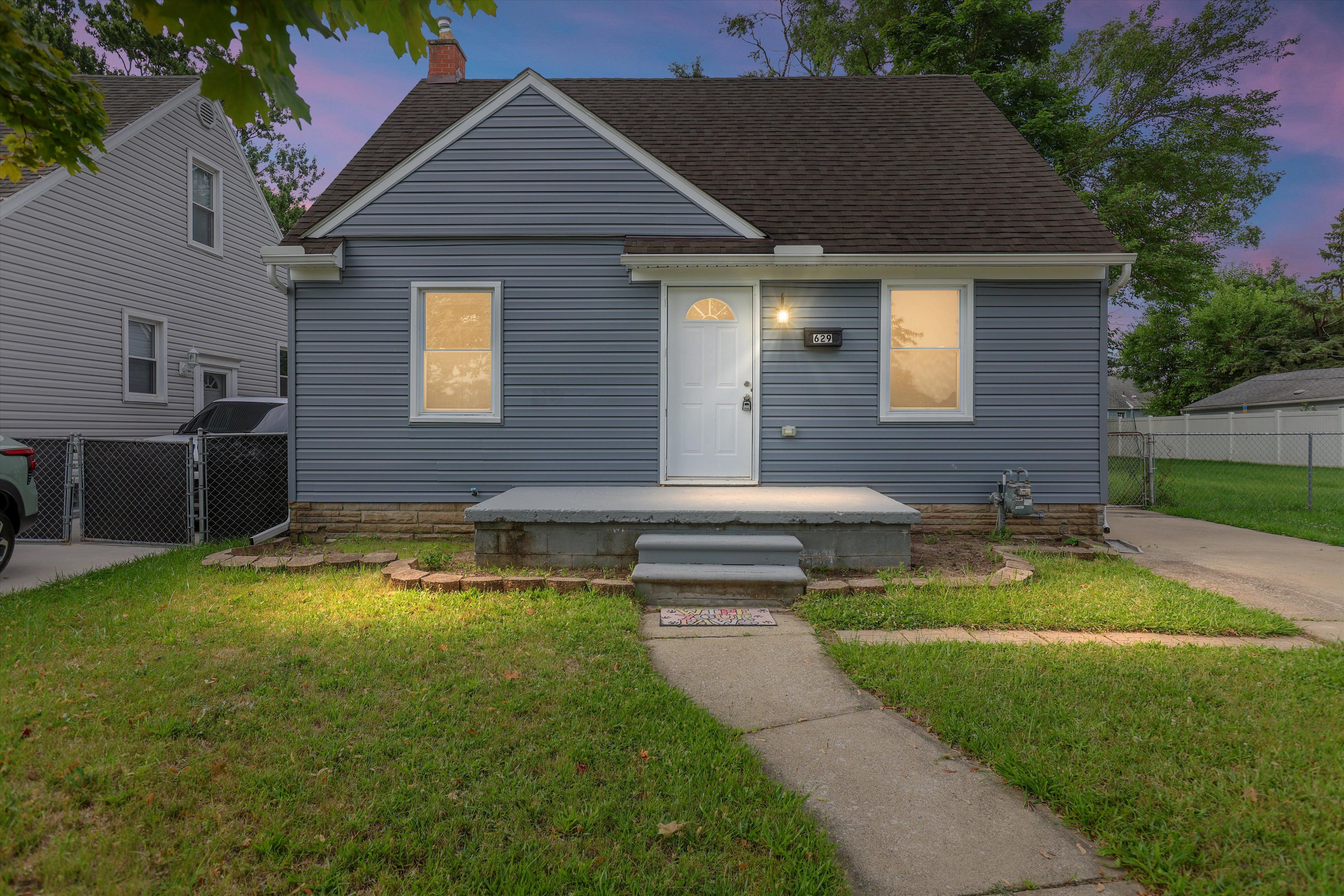 Leblanc St, Lincoln Park, MI 48146