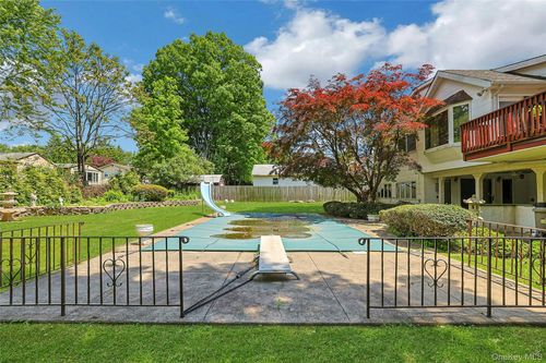 25 Tennyson Dr, Nanuet, NY, 10954-1116 | Card Image