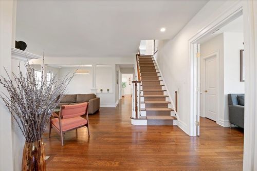 3 Barberry Ln, Sea Cliff, NY, 11579-2051 | Card Image