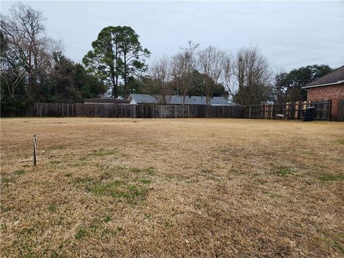 6005 Stonegate Dr, Alexandria, LA, 71303-2186 | Card Image