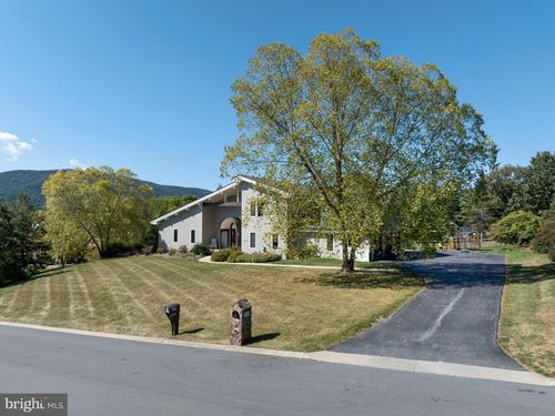 630 Rosslyn Rd, Boalsburg, PA, 16827-1902 | Card Image