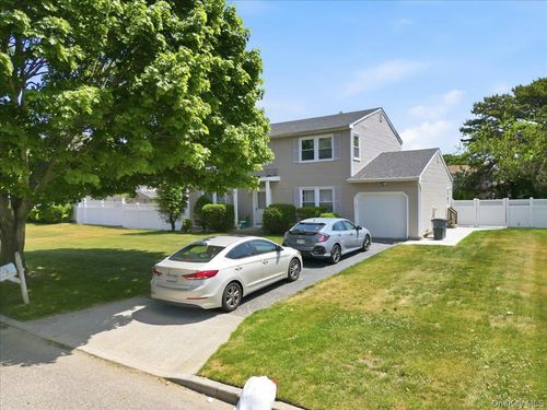 7 Apple Blossom Ln, East Patchogue, NY, 11772-4614 | Card Image