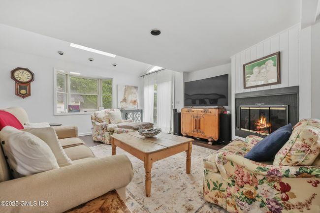 Family Room | Image 19