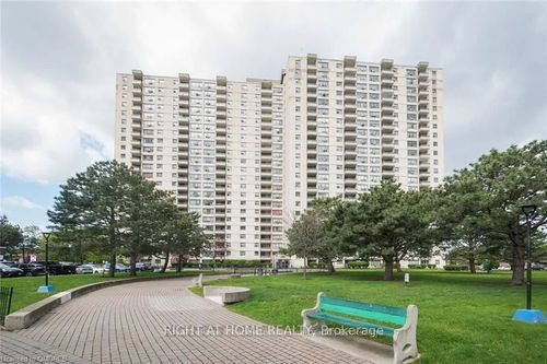 508-390 Dixon Rd, Etobicoke, ON, M9R1T4 | Card Image