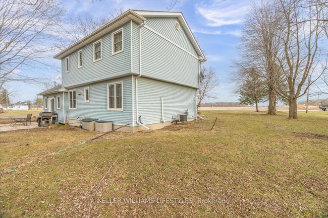 2752 Longwoods Rd, House other with 3 bedrooms, 3 bathrooms and 5 parking in Glencoe ON | Image 22