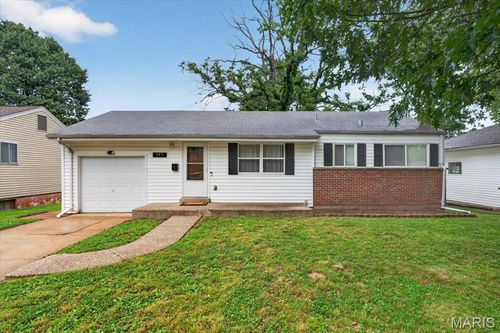 795 Babler Dr, Florissant, MO, 63031-4002 | Card Image