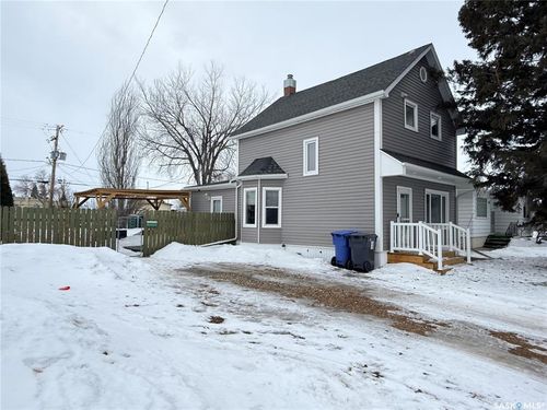 241 4th Avenue W, Melville, SK, S0A2P0 | Card Image