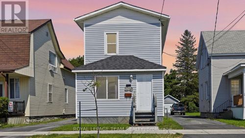 20 1/2 Lawrence Ave, Cornwall, ON, K6H4H2 | Card Image