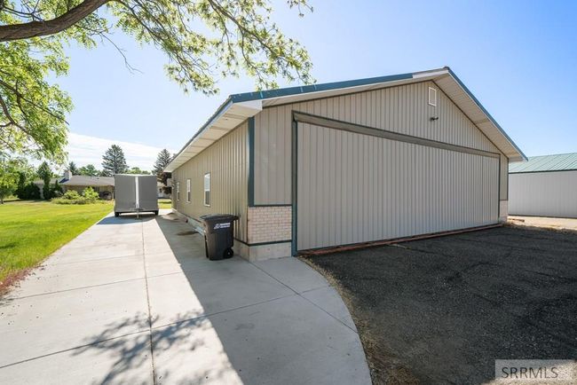 147 N 3900 E, House other with 6 bedrooms, 3 bathrooms and 2 parking in Rigby ID | Image 41