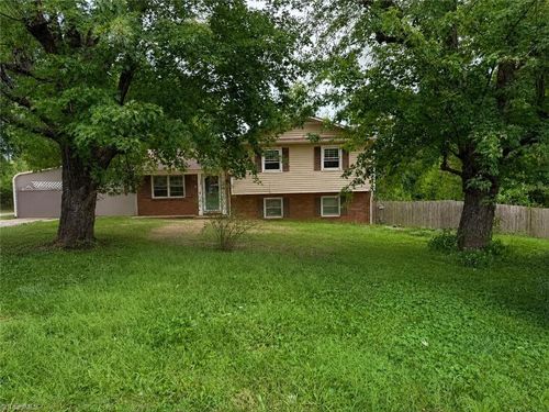 109 Dewsberry Rd, King, NC, 27021-9557 | Card Image