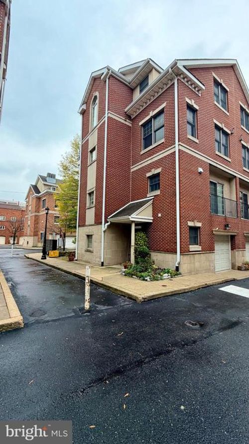 866 Independence Ct, PHILADELPHIA, PA, 19147-4311 | Card Image