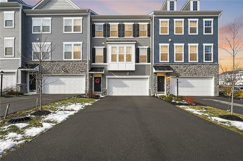 775 Olivia St, Collier Twp, PA, 15205 | Card Image