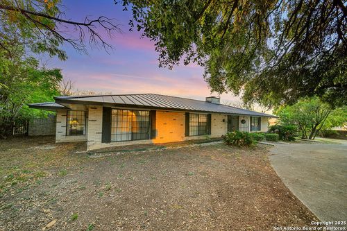 605 Squires Row, Castle Hills, TX, 78213-2531 | Card Image