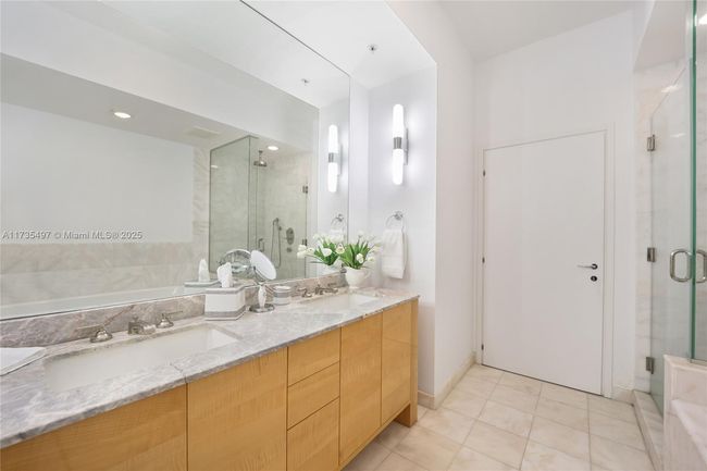 APT-1704 - 50 S Pointe Dr, Condo with 2 bedrooms, 3 bathrooms and null parking in Miami Beach FL | Image 15