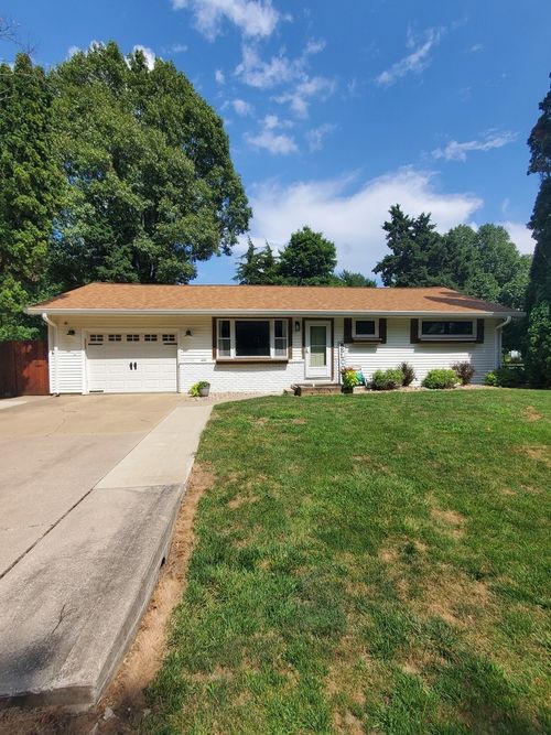 203 Robert St, Heyworth, IL, 61745-9308 | Card Image