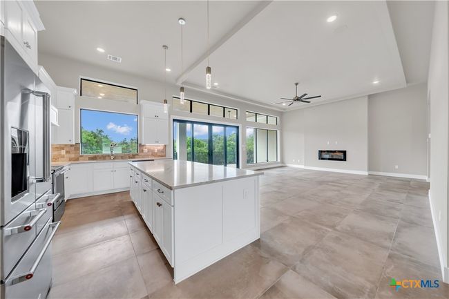 6846 Spring Branch Rd, House other with 3 bedrooms, 4 bathrooms and null parking in Spring Branch TX | Image 6