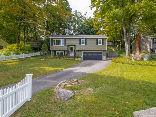 332 Bennetts Farm Rd, Ridgefield, CT, 06877-2106 | Card Image