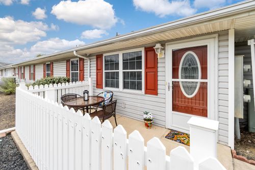 25d-4421 Greystone Village Dr, Columbus, OH, 43228-6407 | Card Image