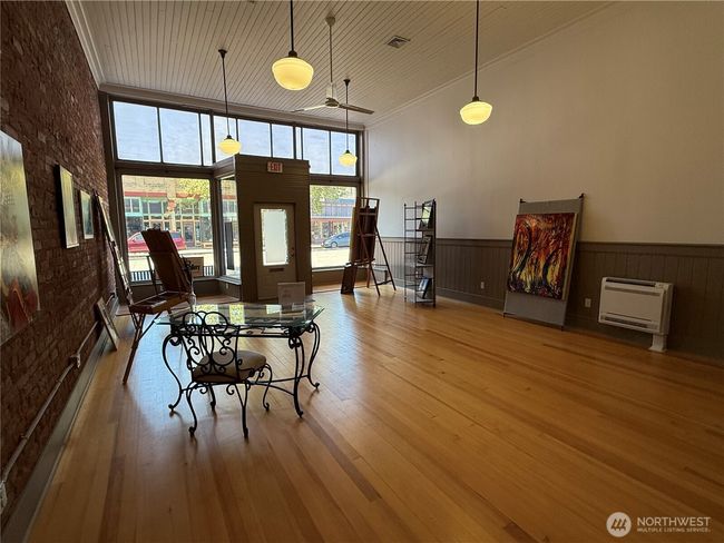 retail area | Image 4