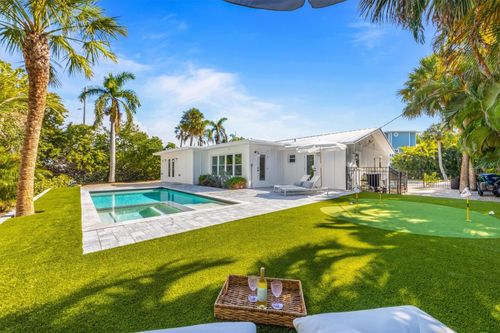 414 79th St, HOLMES BEACH, FL, 34217-1011 | Card Image