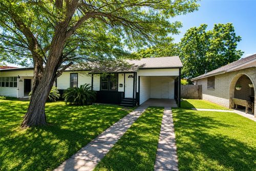 917 E Kenedy Ave, Kingsville, TX, 78363-5860 | Card Image