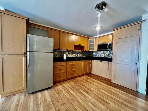 apt-402-424 Sw 7th St, Miami, FL, 33130-2892 | Card Image