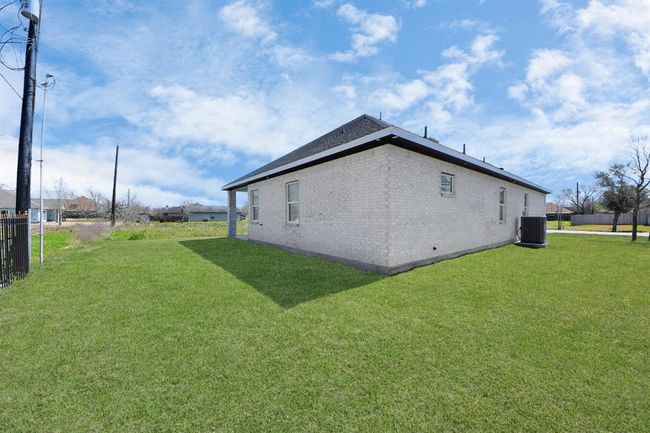 207 Manor Ave, House other with 3 bedrooms, 3 bathrooms and 2 parking in Arcola TX | Image 35