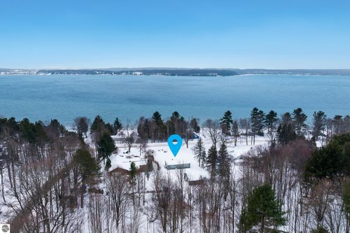 5813 Pennington Dr, Beulah, MI, 49617-8606 | Card Image