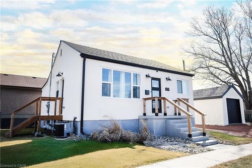 219 Macinnis St, Welland, ON, L3B2H3 | Card Image