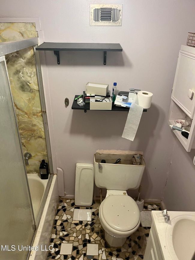 FullBath-2nd Floor-Fairchilds | Image 11
