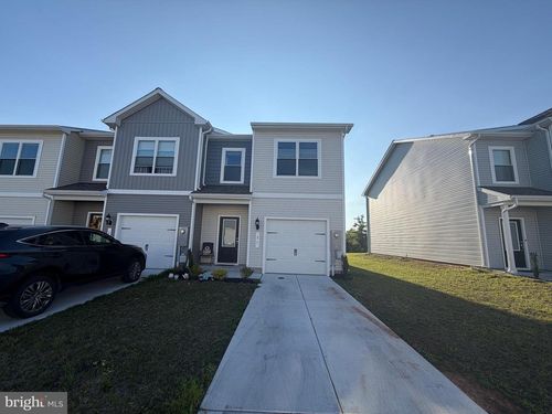 31 Bloomsbury St, FALLING WATERS, WV, 25419-7702 | Card Image