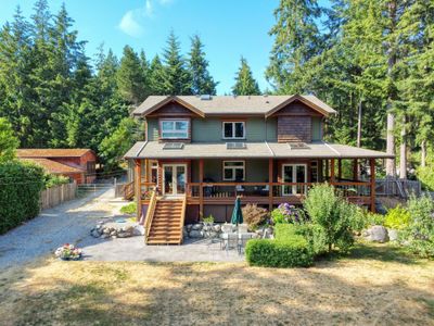 8061 Southwood Rd, House other with 3 bedrooms, 2 bathrooms and 6 parking in Halfmoon Bay BC | Image 3